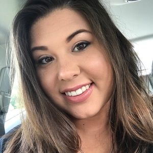 Meet your Posher, Caitlin